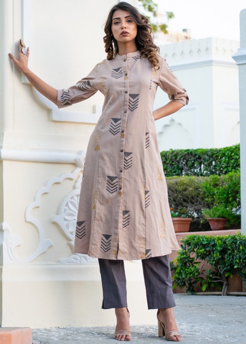 Look Modern in Traditional Outfits with Our Fashion Styling