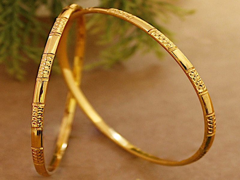 Buy estele Gold Plated Elegant Bangle Type Bracelet With Austrian Crystals  For Women 2023 Online | ZALORA Philippines
