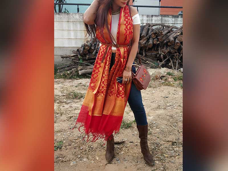 Banarasi Dupatta with Jeans and a Crop-Top Banarasi Dupatta with Jeans and a Crop-Top