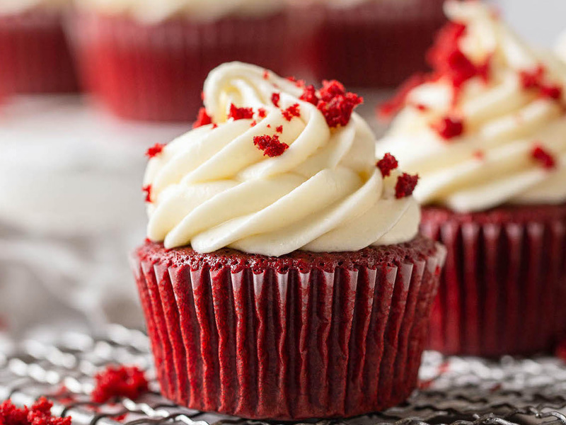 red velvet cupcakes red velvet cupcakes