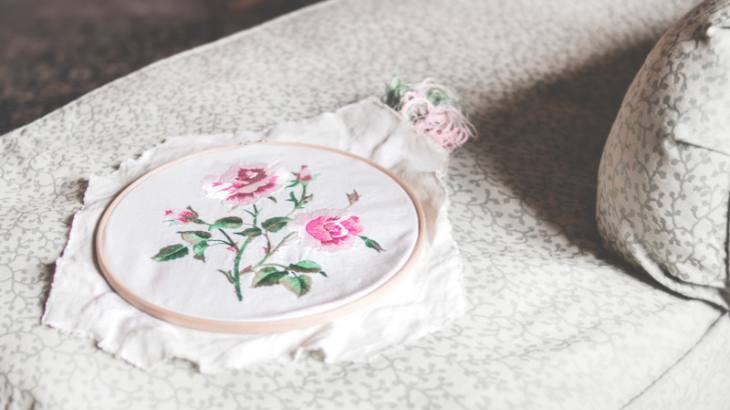 Nayra Cut Rayon Kurti Set with Embroidery and Border Lace Work – Sukriti  Store